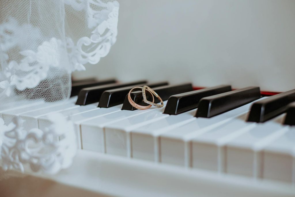 Musik Pernikahan yang Sempurna: Panduan Memilih Hiburan untuk Hari Bahagia