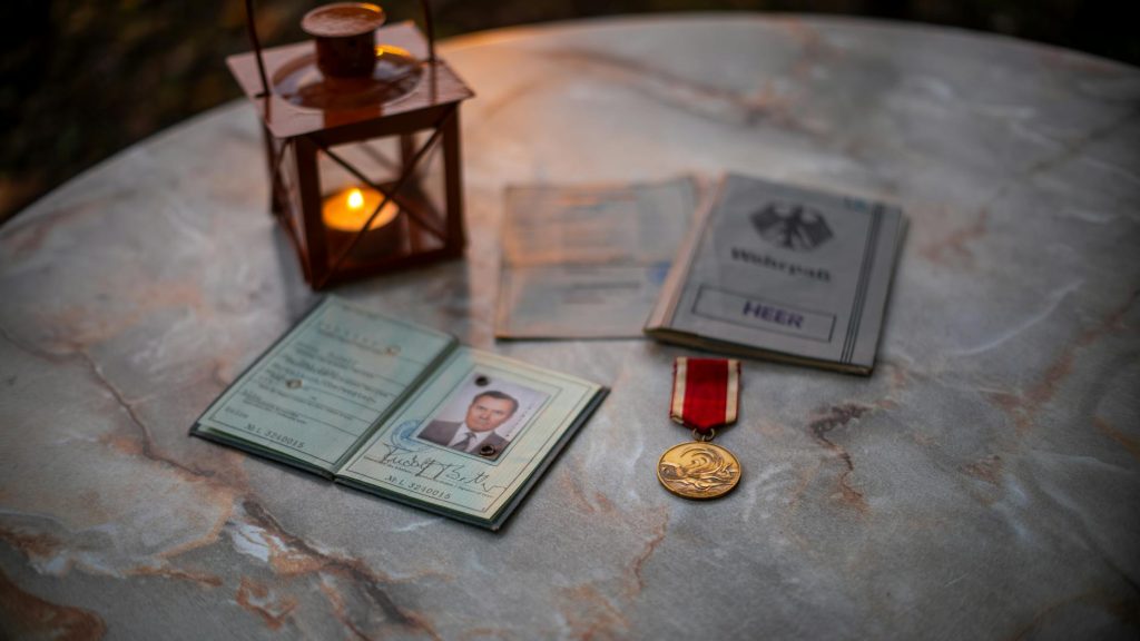 The flood medal belonging to my grandfather, who died a few months ago, together with his documents. He received it for his efforts in protecting the dykes during the „flood of the century...