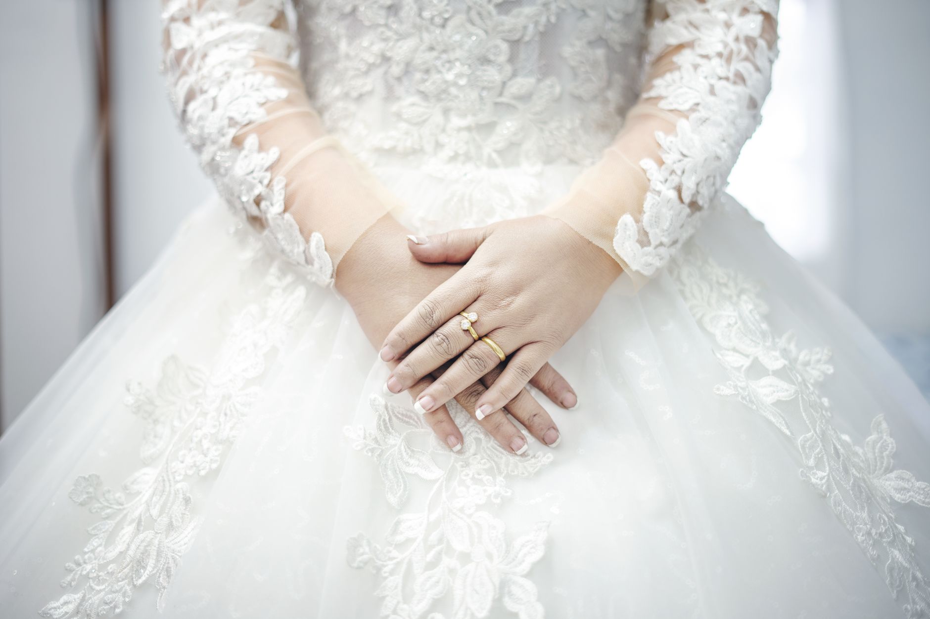 Memilih Busana Pengantin yang Sempurna: Gaun Modern, Tradisional, dan Tips Padu Padan Memilih Busana Pengantin yang Sempurna: Gaun Modern, Tradisional, dan Tips Padu Padan