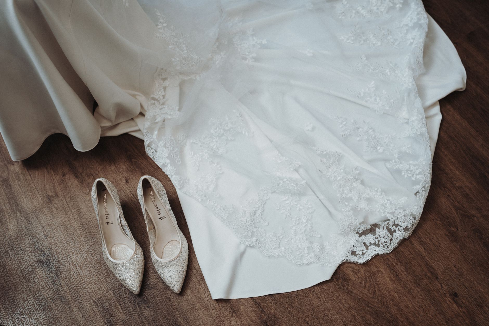 Gaun Pengantin Modern untuk Tampilan Elegan
