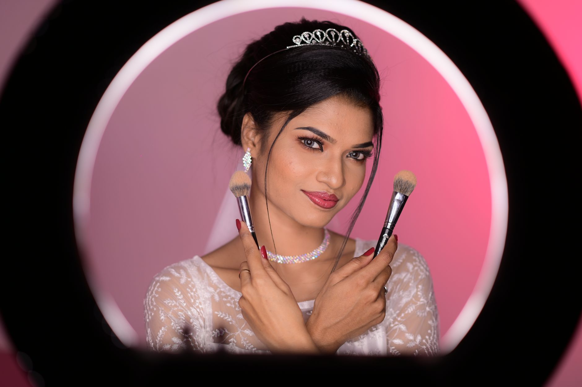 Pilih MUA yang Tepat: 5 Tips untuk Membuat Make Up Nikah yang Elegan Pilih MUA yang Tepat: 5 Tips untuk Membuat Make Up Nikah yang Elegan