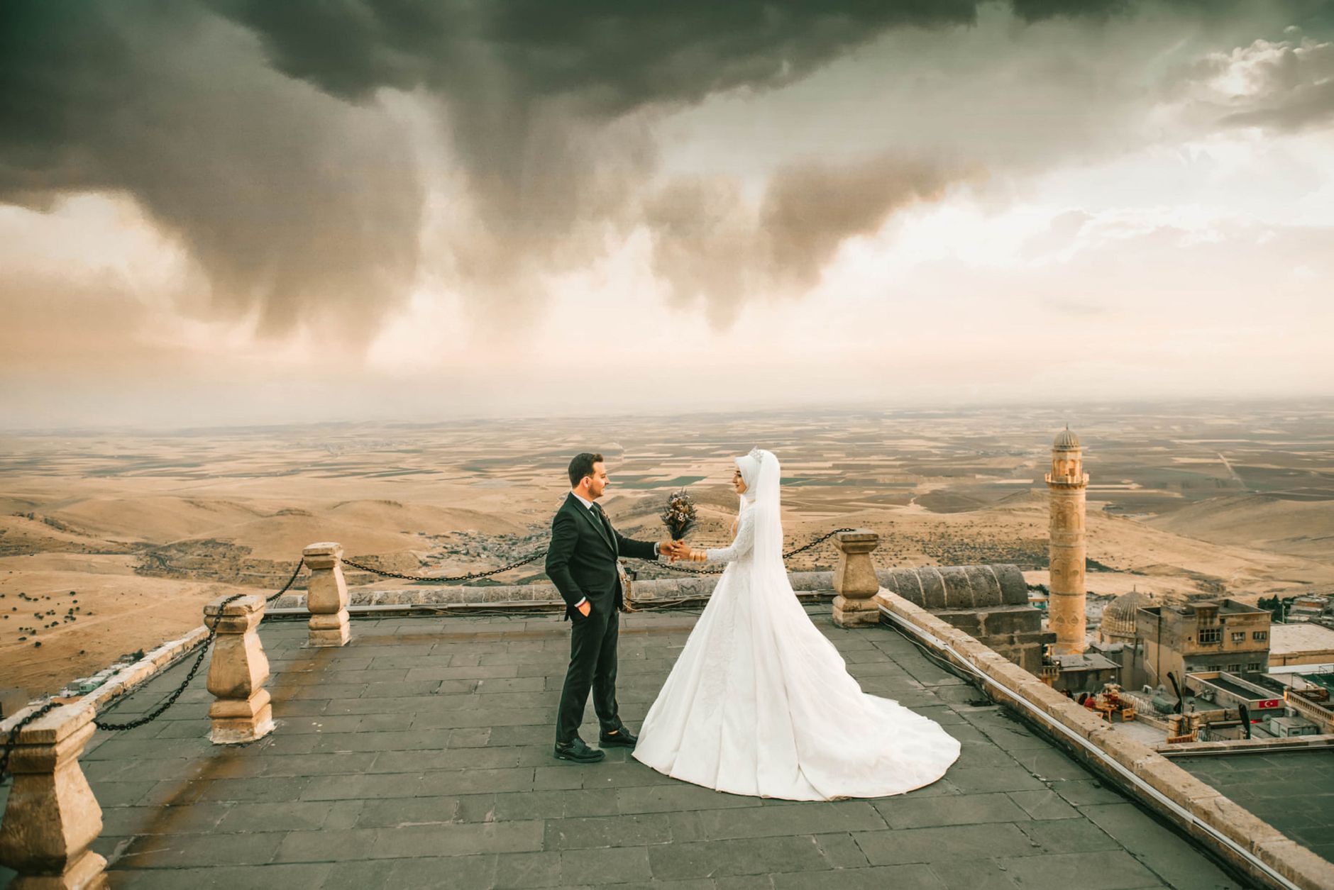 Konsep Cinematic Wedding yang Dramatis Konsep Cinematic Wedding yang Dramatis