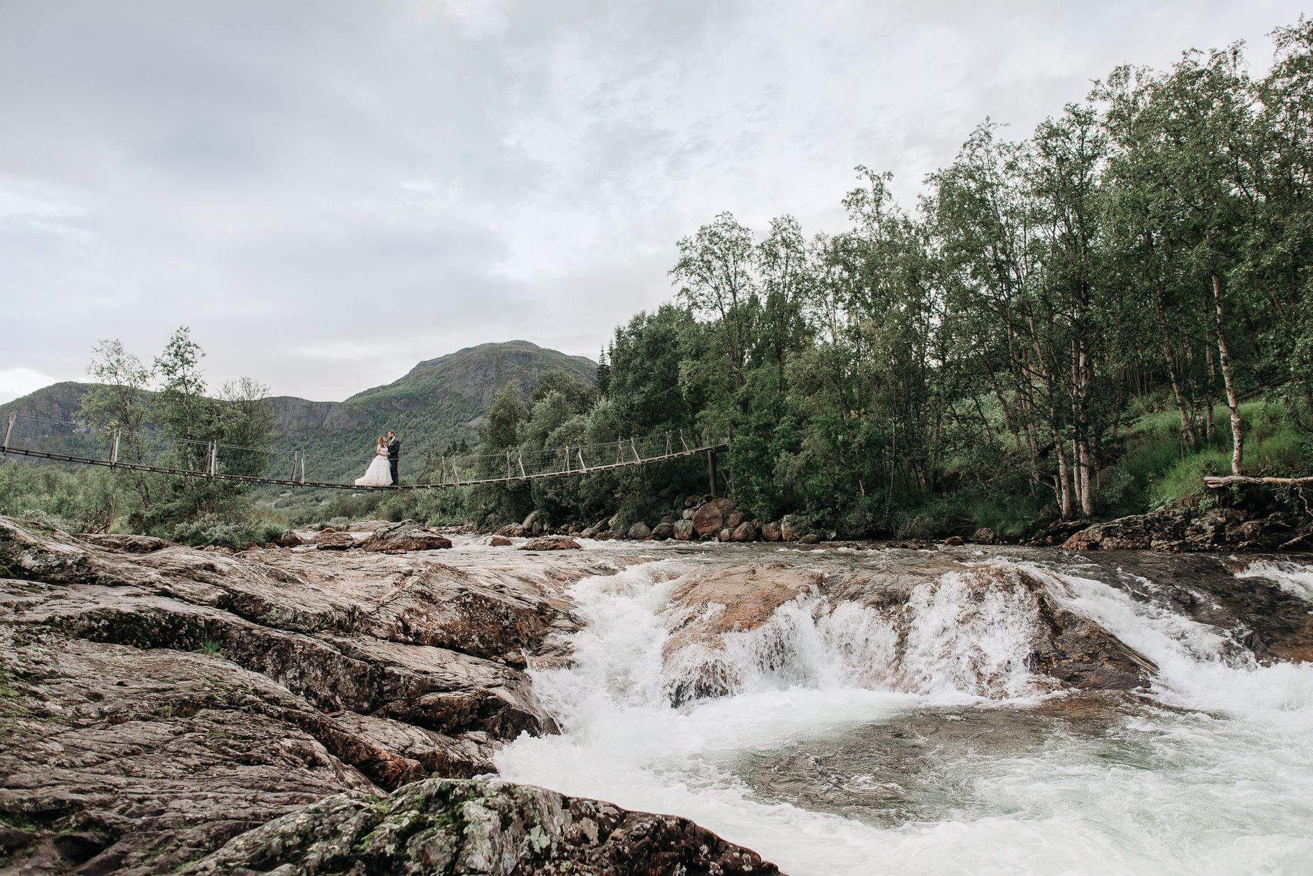 Foto Prewedding Anti-Mainstream di Sukabumi: Lokasi dan Konsep Unik