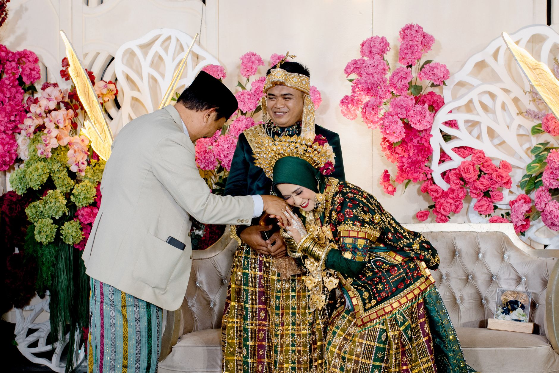 Tradisi Pernikahan Unik di Sukabumi yang Perlu Anda Ketahui Tradisi Pernikahan Unik di Sukabumi yang Perlu Anda Ketahui