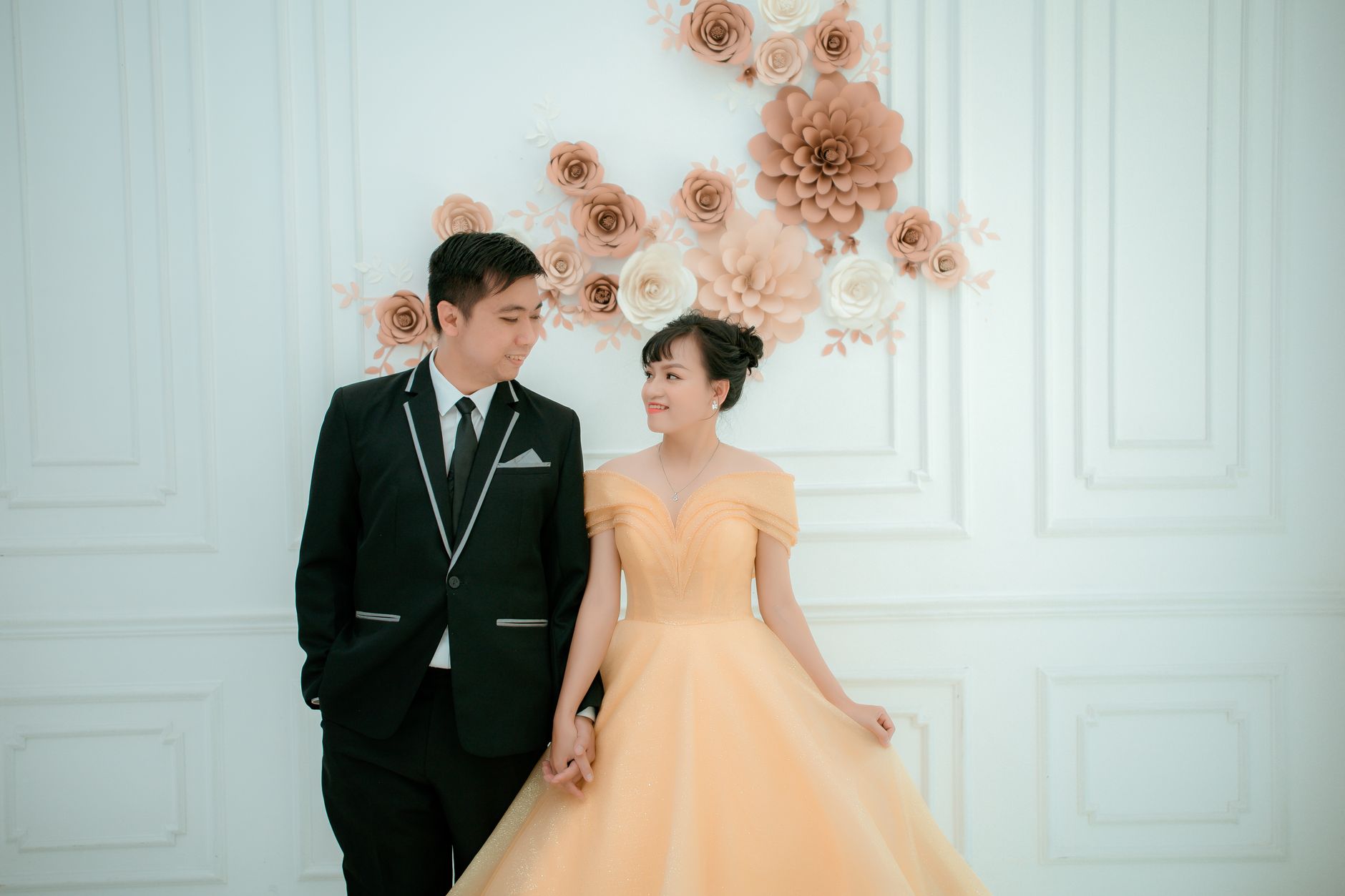 Foto Prewed Indoor yang Elegan dan Intim Foto Prewed Indoor yang Elegan dan Intim
