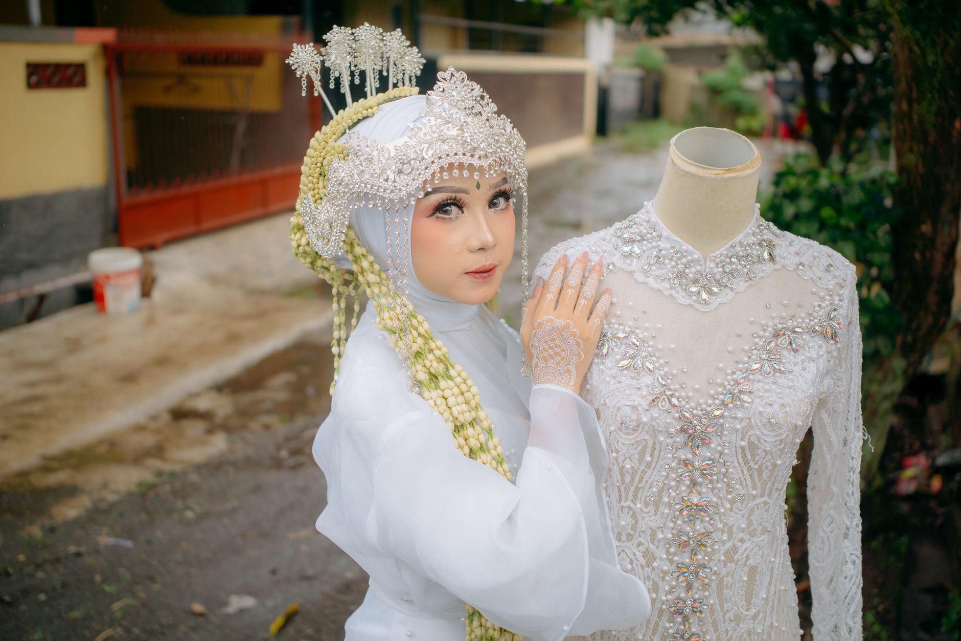 Memilih Busana Pengantin yang Sesuai dengan Tema dan Gaya Pernikahan Memilih Busana Pengantin yang Sesuai dengan Tema dan Gaya Pernikahan