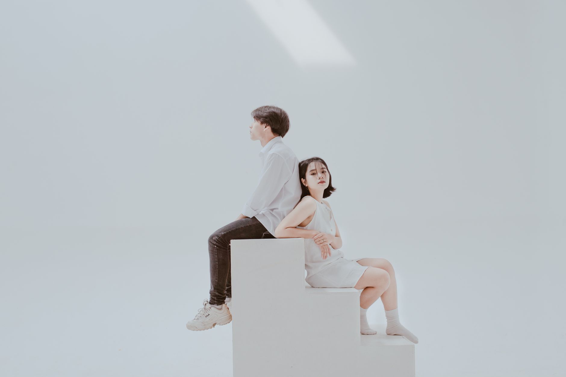 Foto Prewed Studio dengan Tema Modern