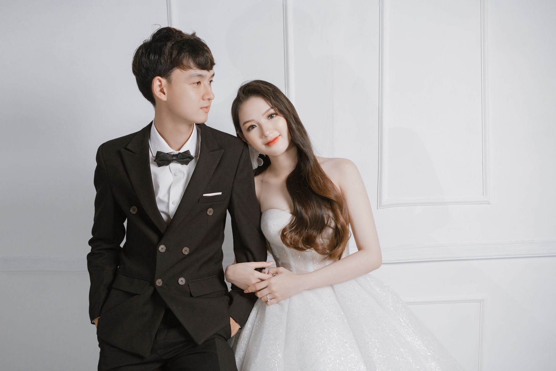 Foto Prewed Studio dengan Tema Modern