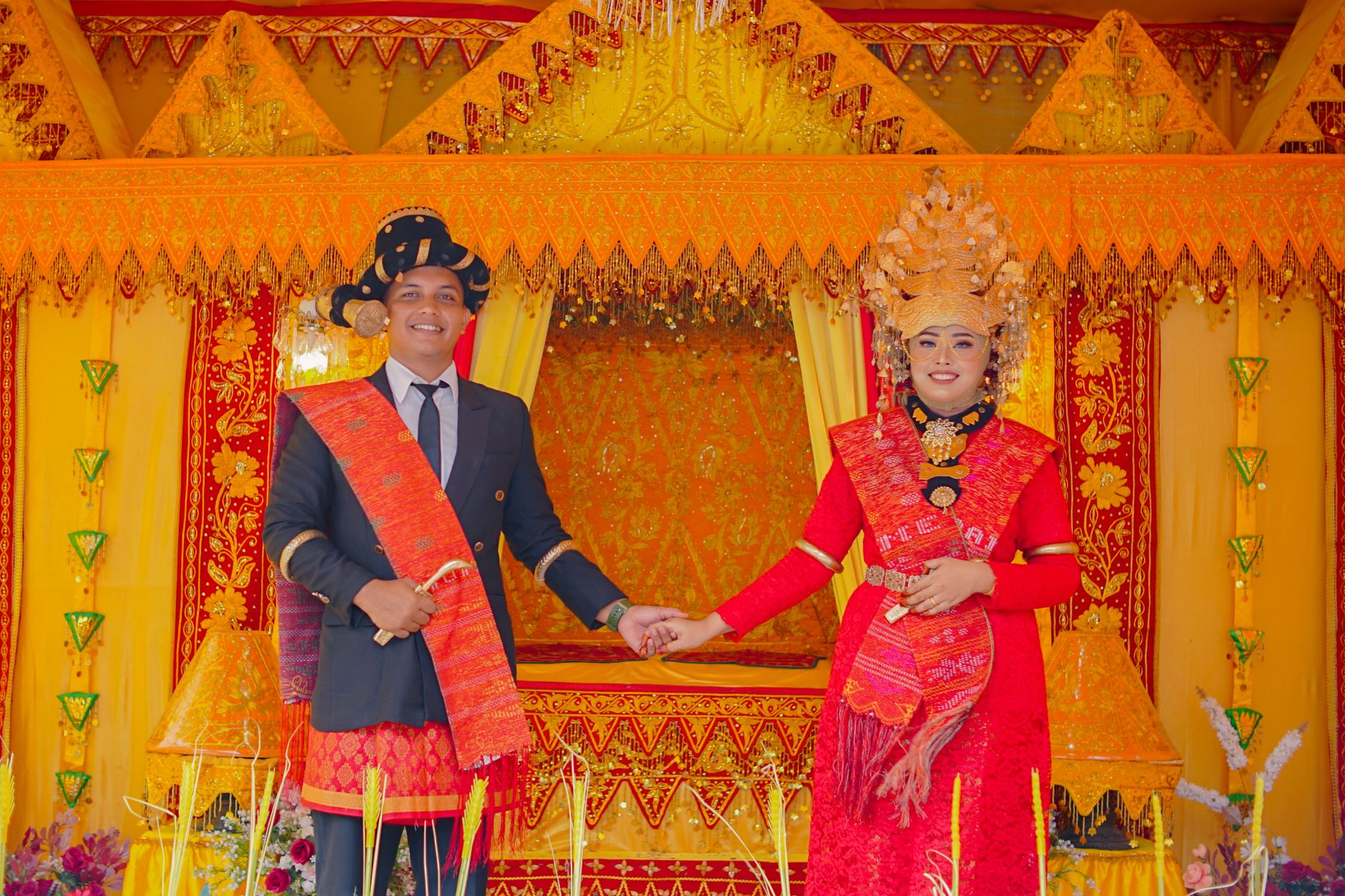 Mengenal 15 Tradisi Pernikahan Adat yang Unik di Indonesia Mengenal 15 Tradisi Pernikahan Adat yang Unik di Indonesia