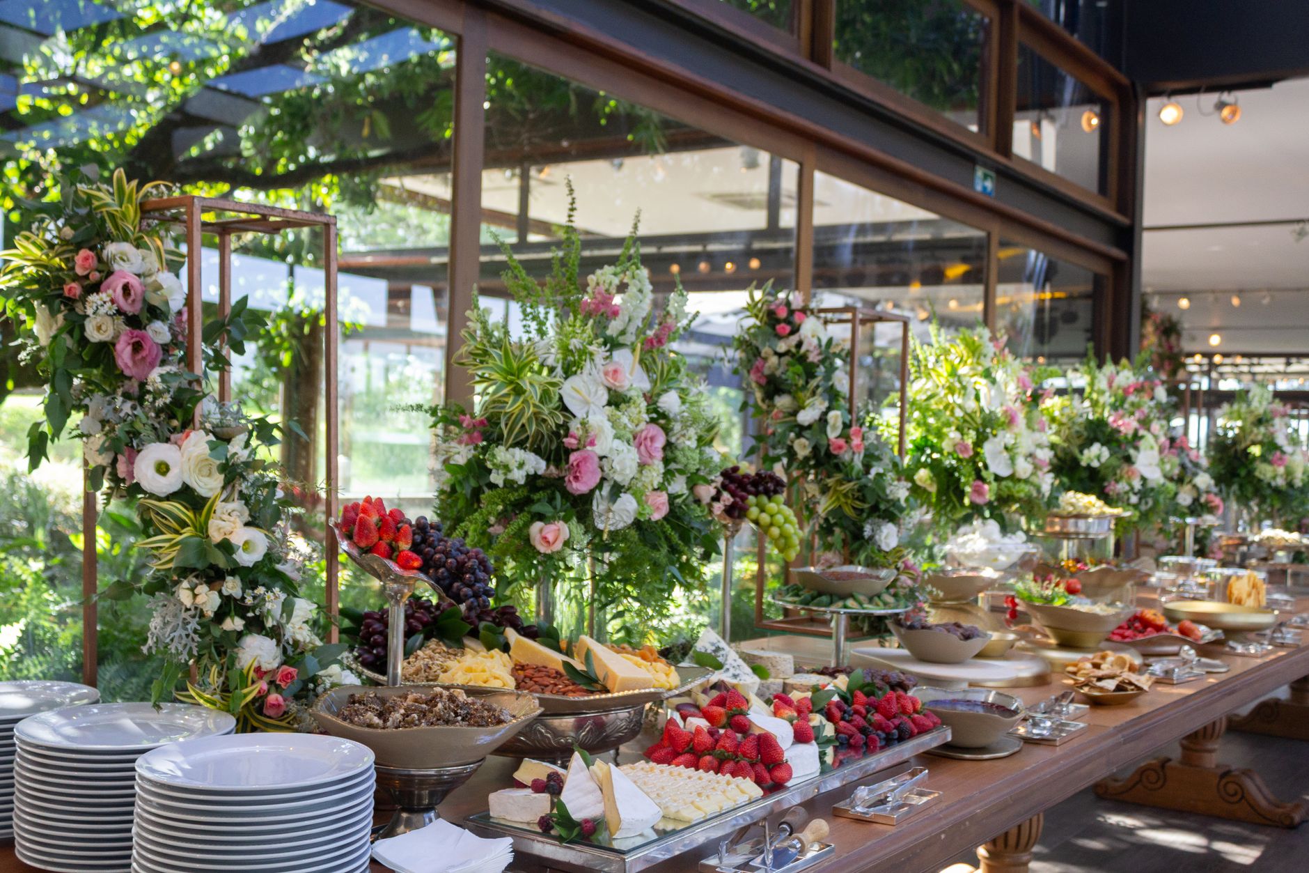 Rahasia Pernikahan Impian: 5 Tips Pilih Venue dan Catering yang Tepat untuk Pernikahan Anda Rahasia Pernikahan Impian: 5 Tips Pilih Venue dan Catering yang Tepat untuk Pernikahan Anda