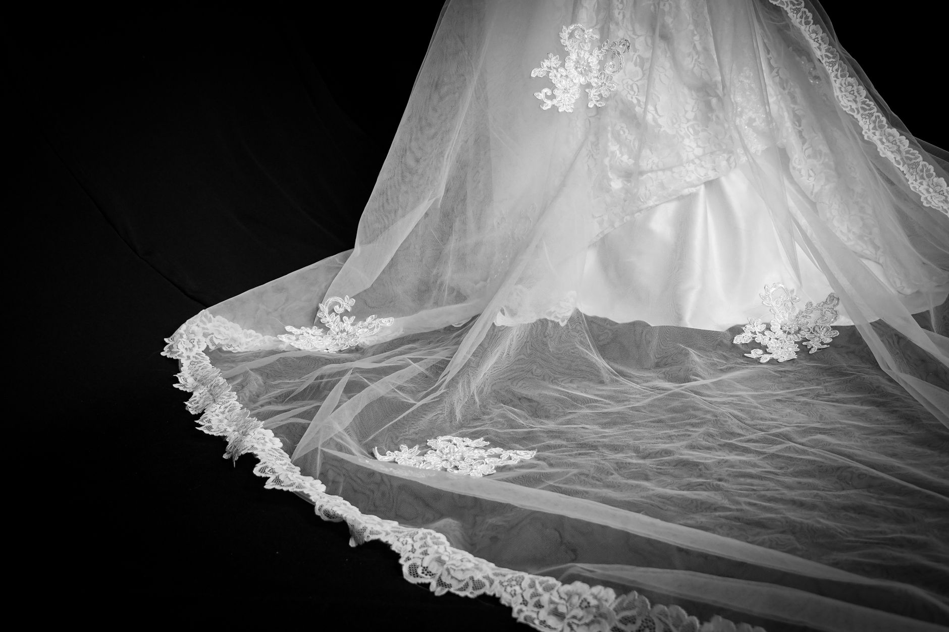 Memilih Gaun Pengantin yang Sempurna: Modern, Tradisional, atau Kombinasi Keduanya? Memilih Gaun Pengantin yang Sempurna: Modern, Tradisional, atau Kombinasi Keduanya?