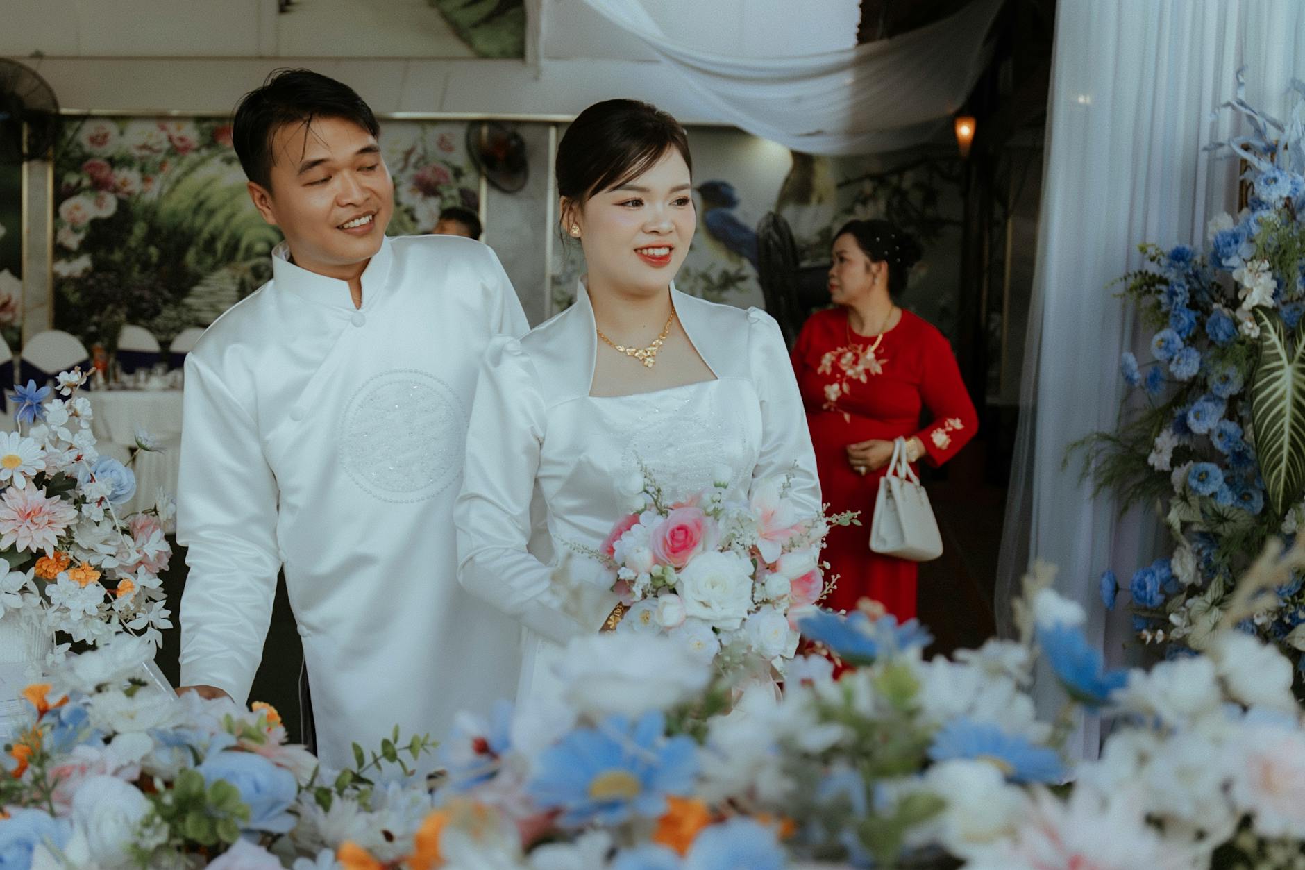 Tren Terbaru Gaun Pengantin Modern dan Tradisional untuk Pernikahan 2024