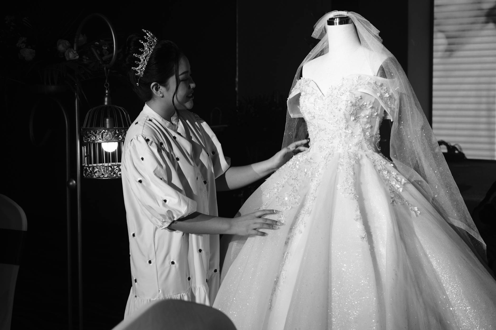 Memilih Gaun Pengantin yang Sesuai dengan Tema dan Budget Pernikahan