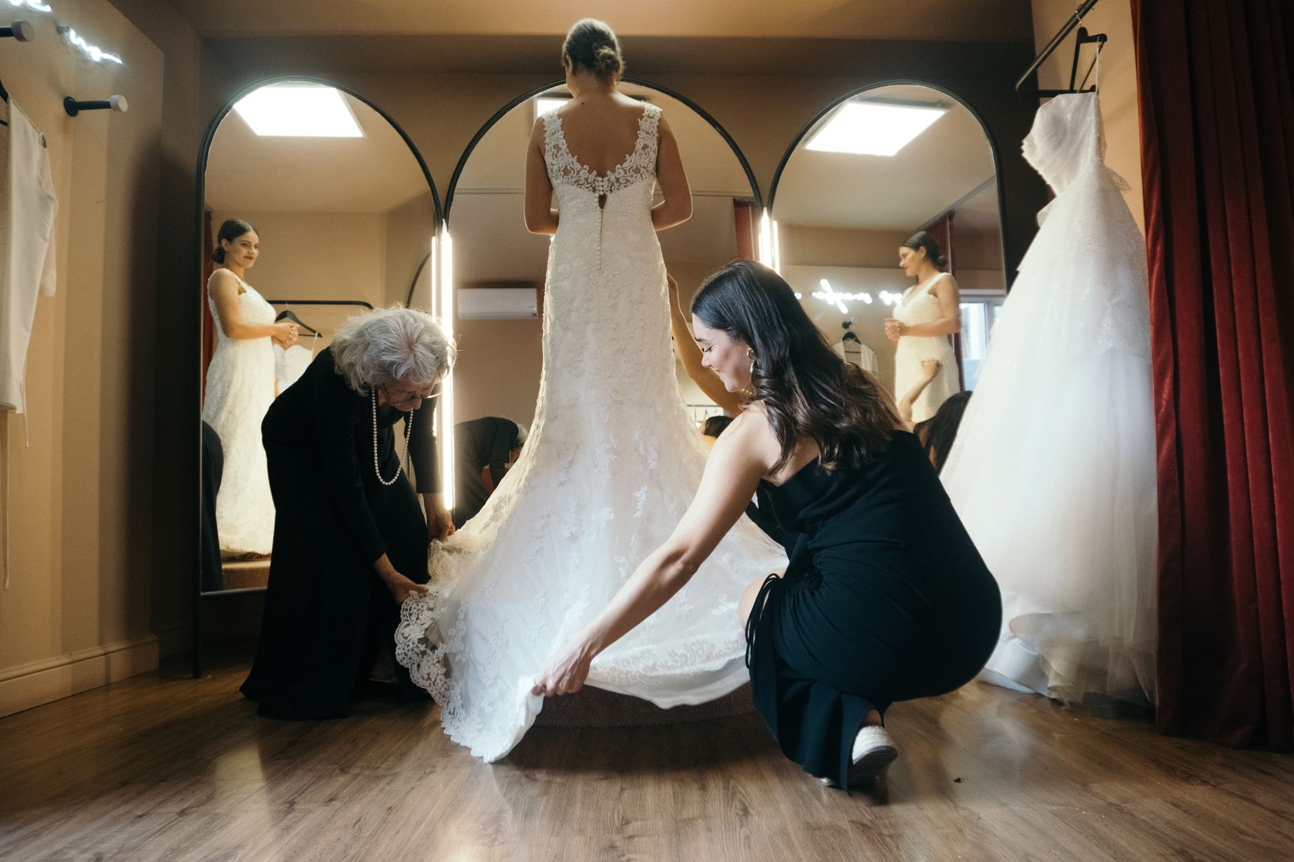 Sewa Gaun Pengantin di Sukabumi: Panduan Memilih Model dan Vendor yang Terpercaya