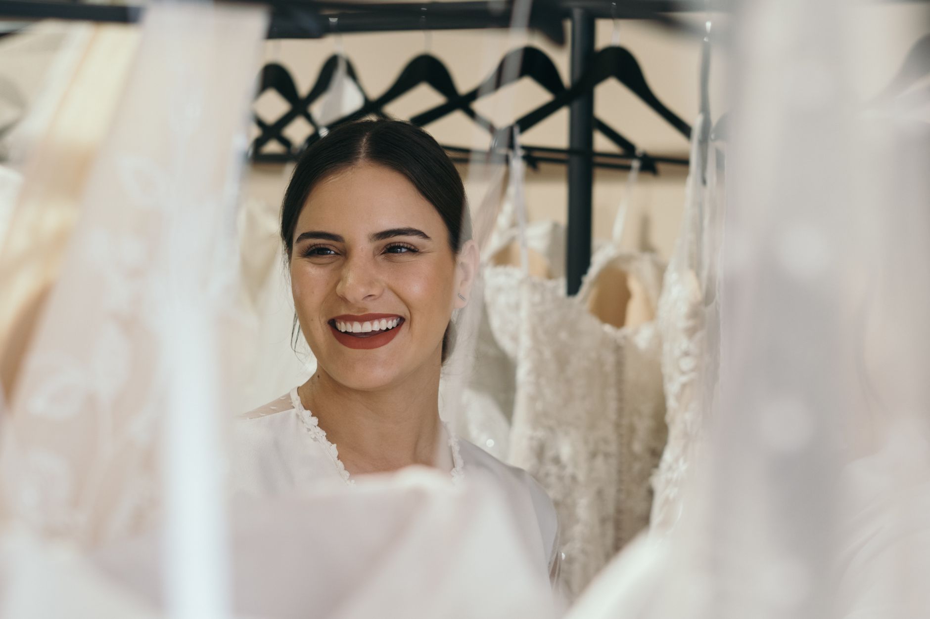 Rahasia Memilih Gaun Pengantin yang Tepat untuk Pernikahan Impian Rahasia Memilih Gaun Pengantin yang Tepat untuk Pernikahan Impian