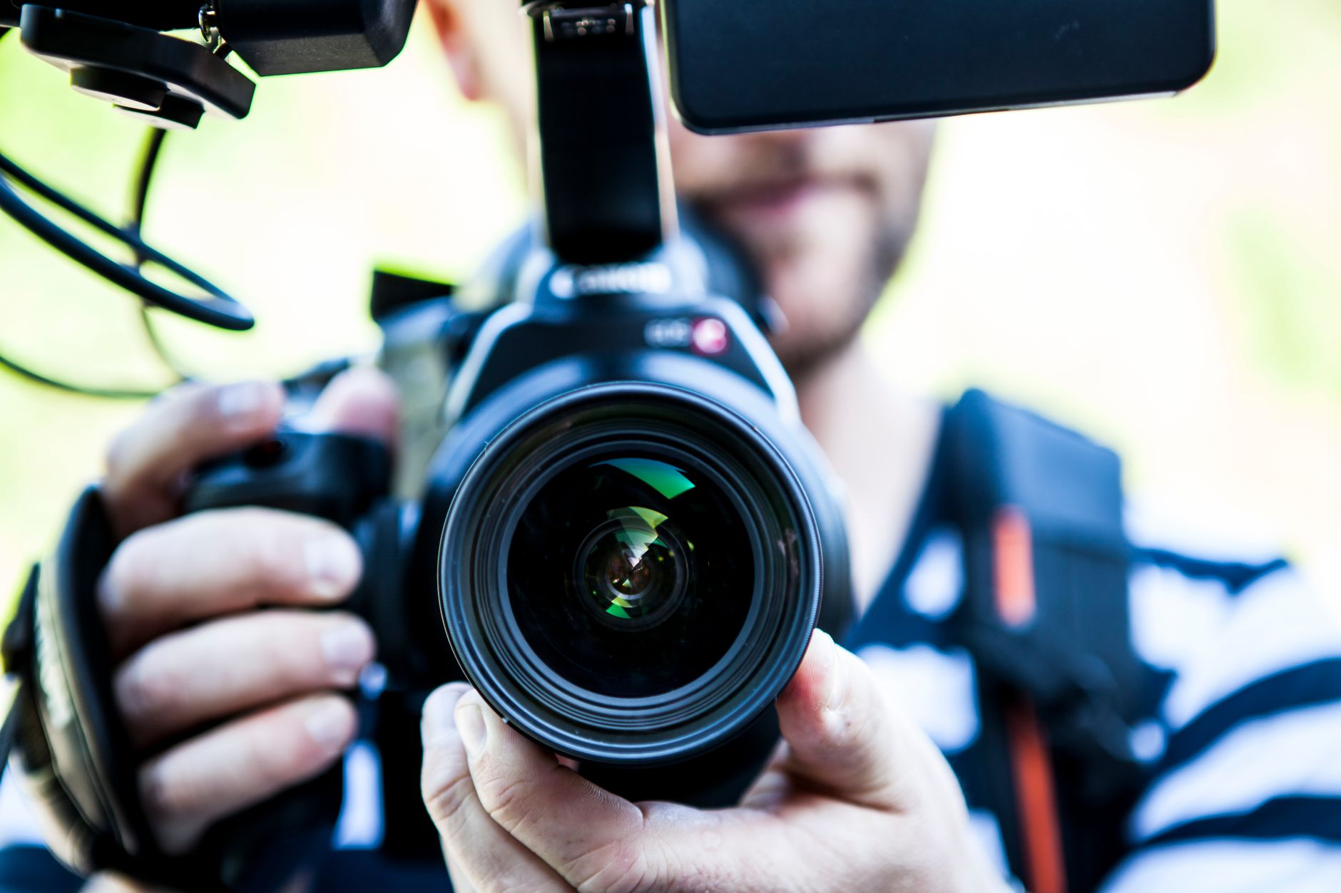 Dokumentasi Pernikahan yang Memukau: Memilih Tim Fotografer dan Videografer di Sukabumi