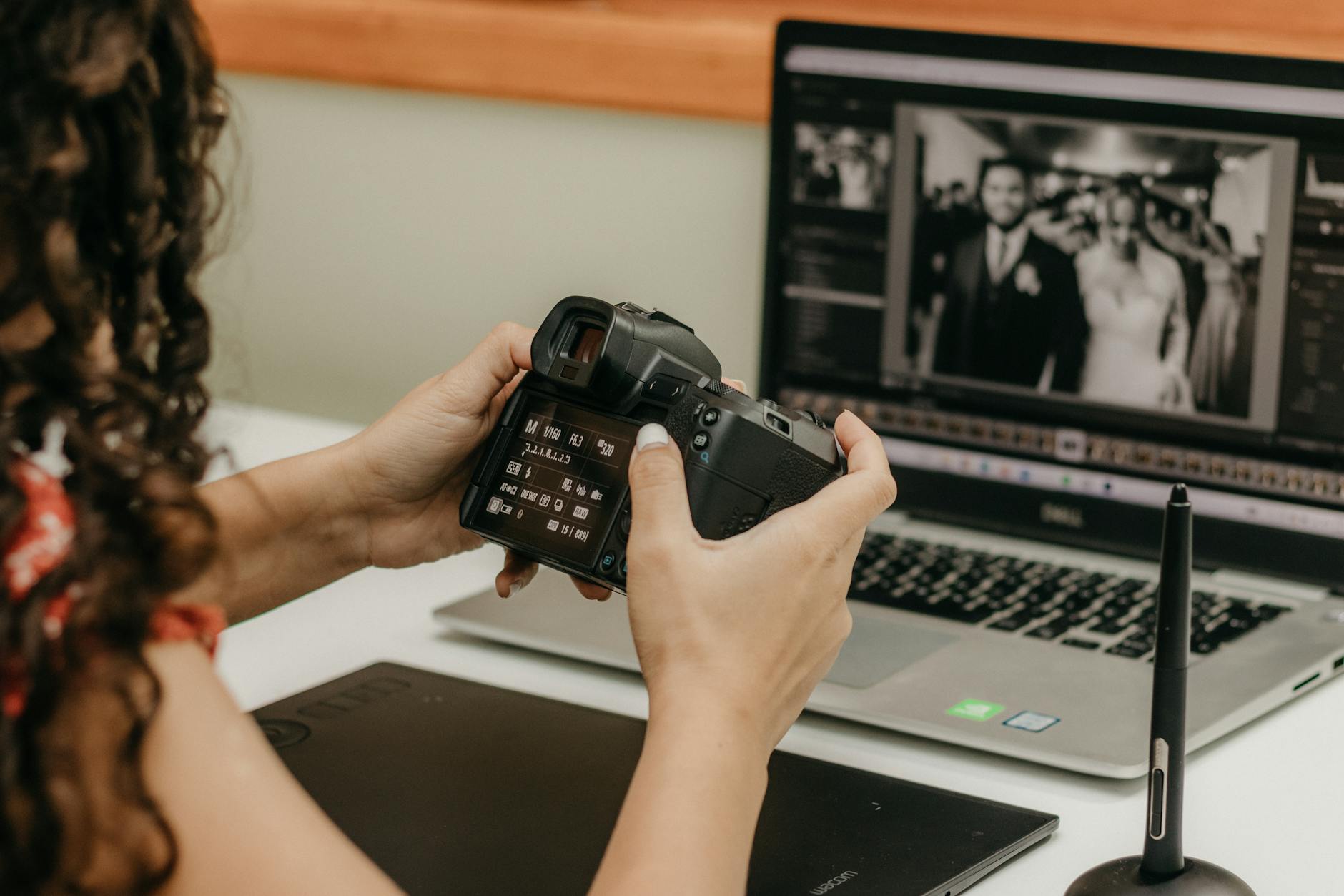 Dokumentasi Pernikahan yang Berkesan: Tips Memilih Fotografer dan Videografer