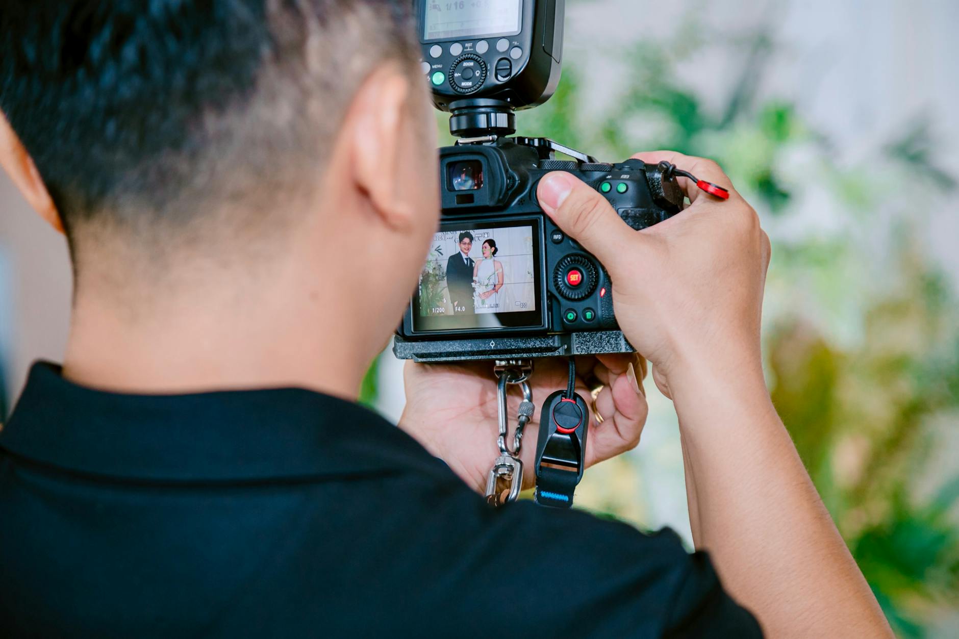 Dokumentasi Pernikahan yang Memukau: Memilih Tim Fotografer dan Videografer di Sukabumi