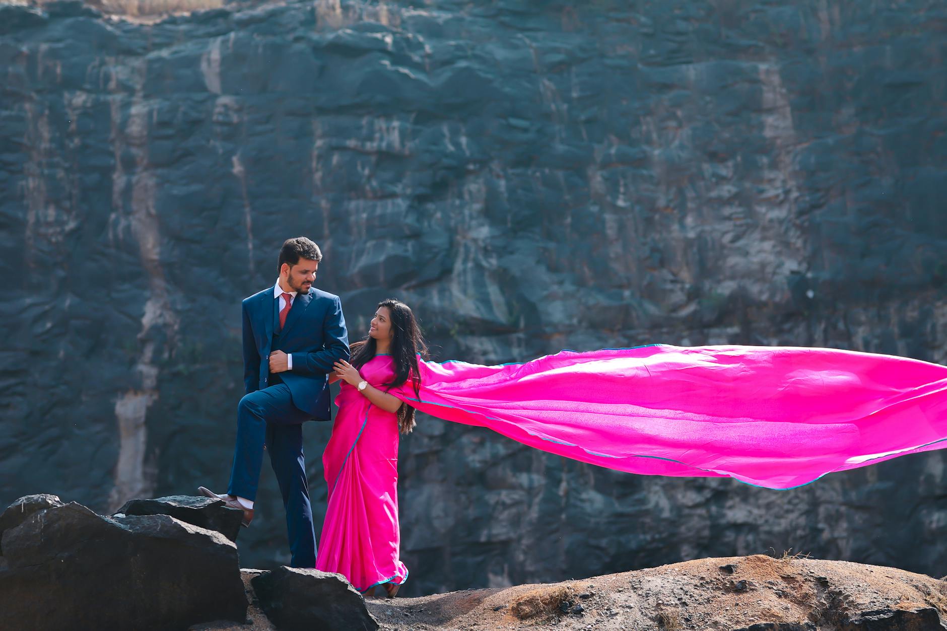 Foto Prewed Outdoor dengan Nuansa Alam