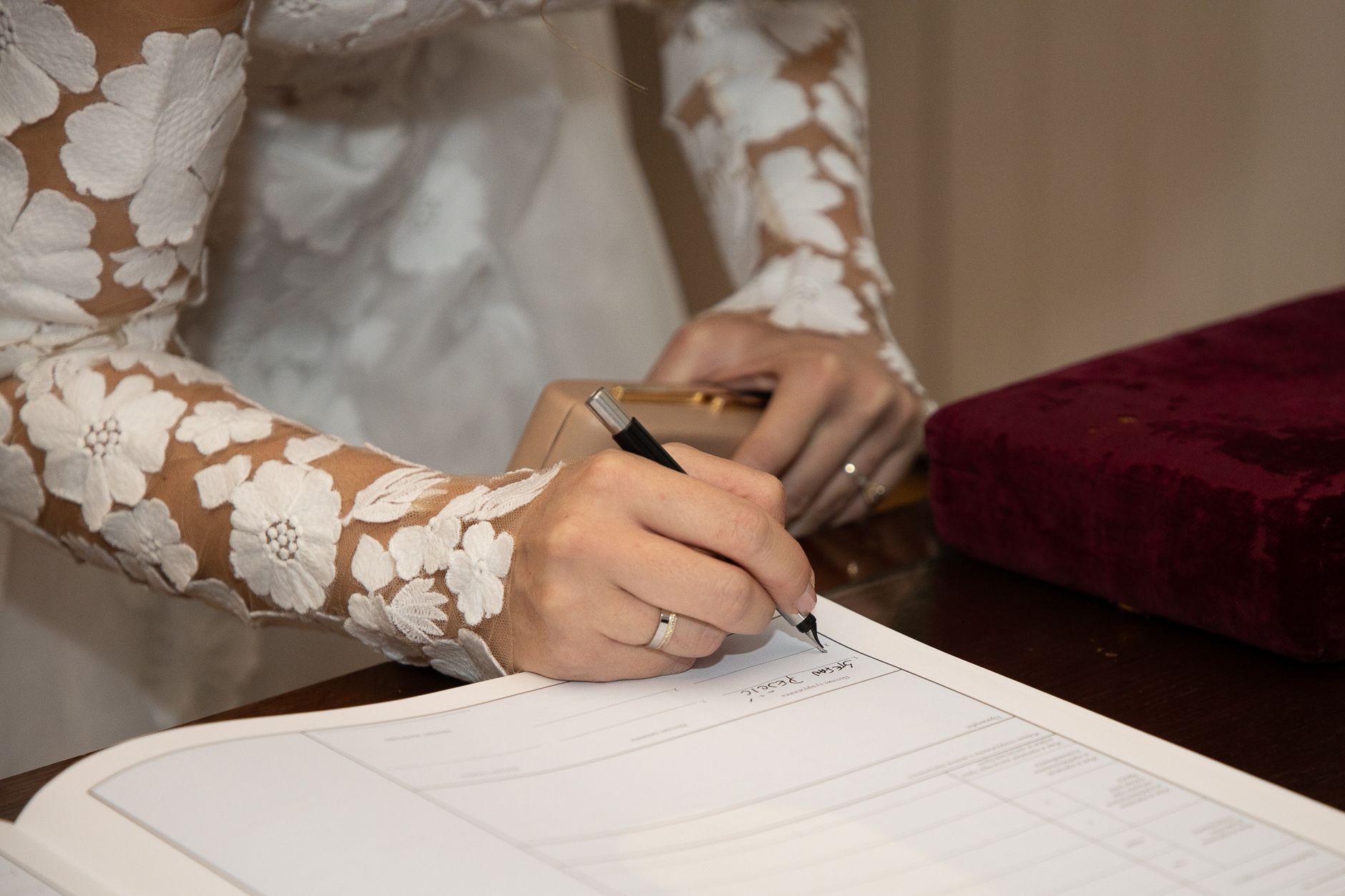 Mengenal Lebih Dekat: 11 Tips Pilih Vendor Nikah Terpercaya untuk Pernikahan Impian Anda Mengenal Lebih Dekat: 11 Tips Pilih Vendor Nikah Terpercaya untuk Pernikahan Impian Anda