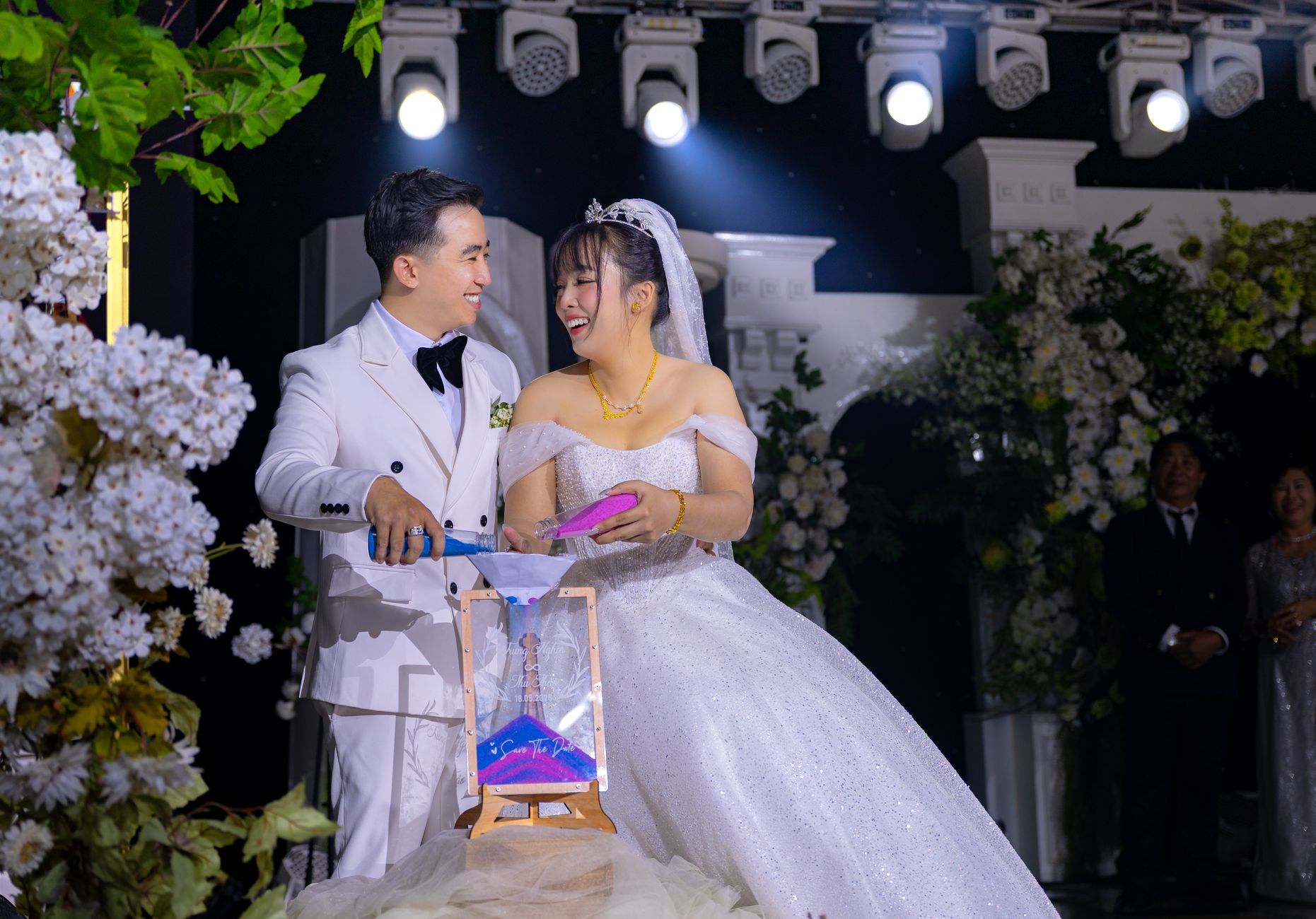 Konsep Lighting Romantis di Pelaminan Konsep Lighting Romantis di Pelaminan