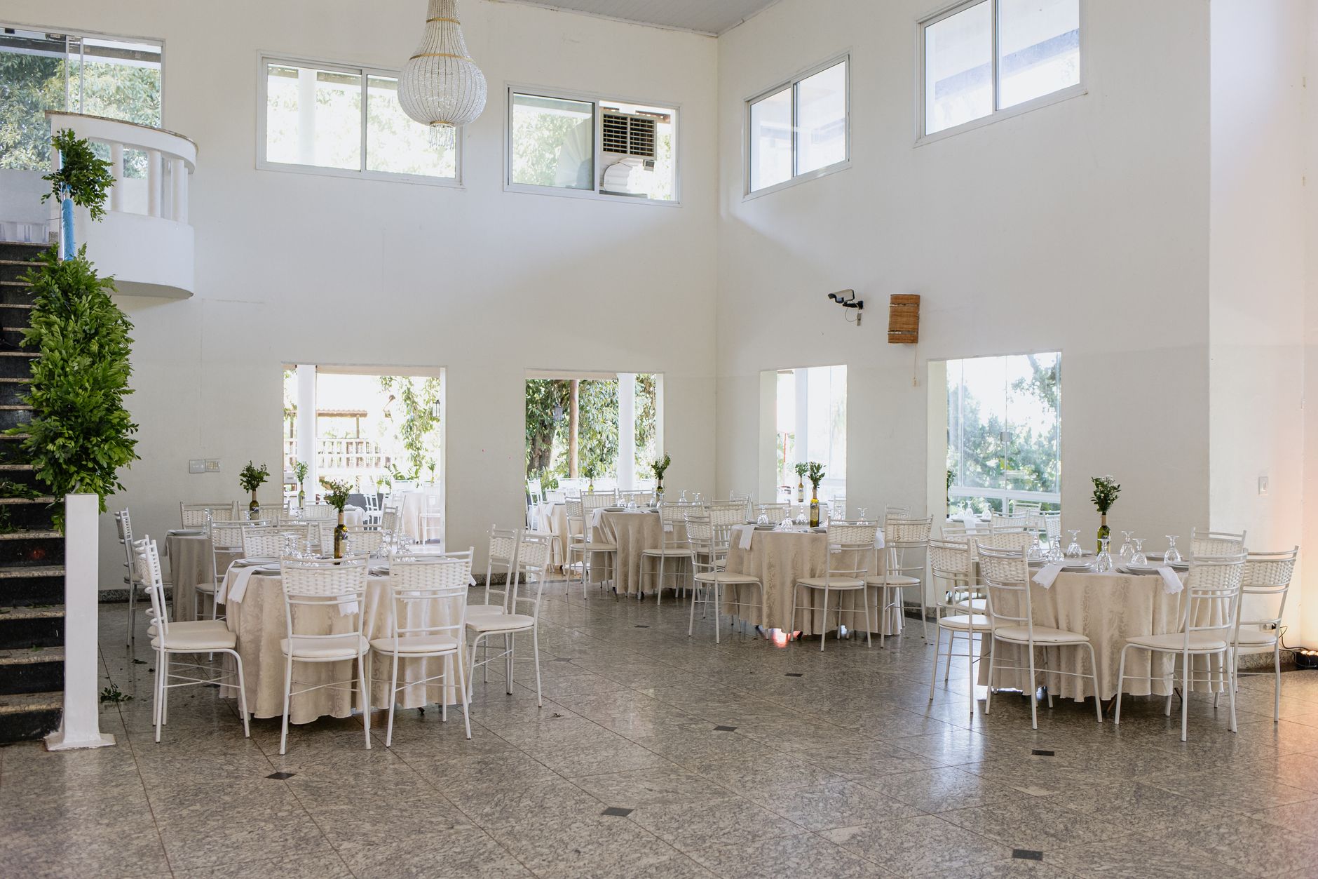 Memilih Venue Pernikahan yang Sesuai Budget dan Gaya di Sukabumi: Gedung, Rumah, atau Outdoor? Memilih Venue Pernikahan yang Sesuai Budget dan Gaya di Sukabumi: Gedung, Rumah, atau Outdoor?