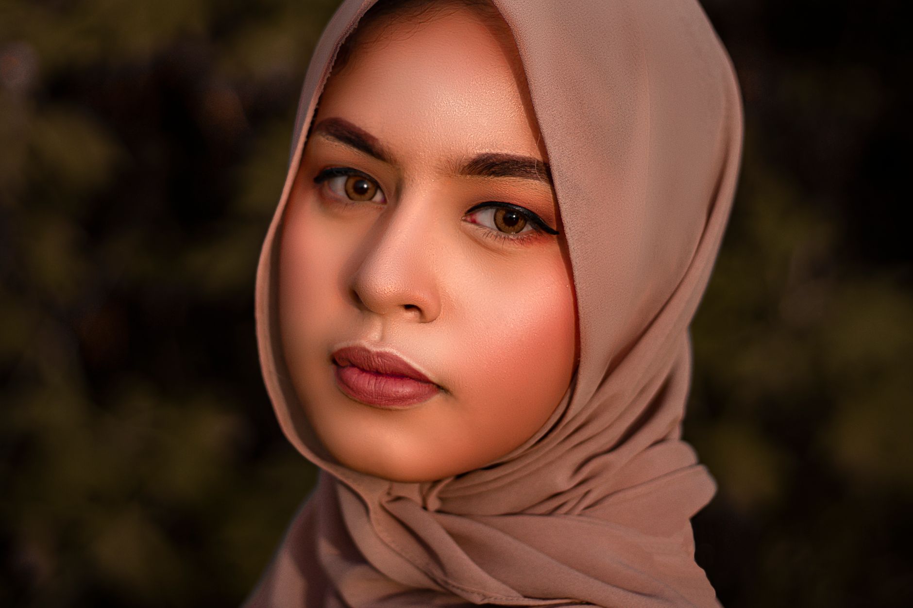 Rahasia Cantik di Pernikahan: 5 Tips Membuat Make Up Glamour