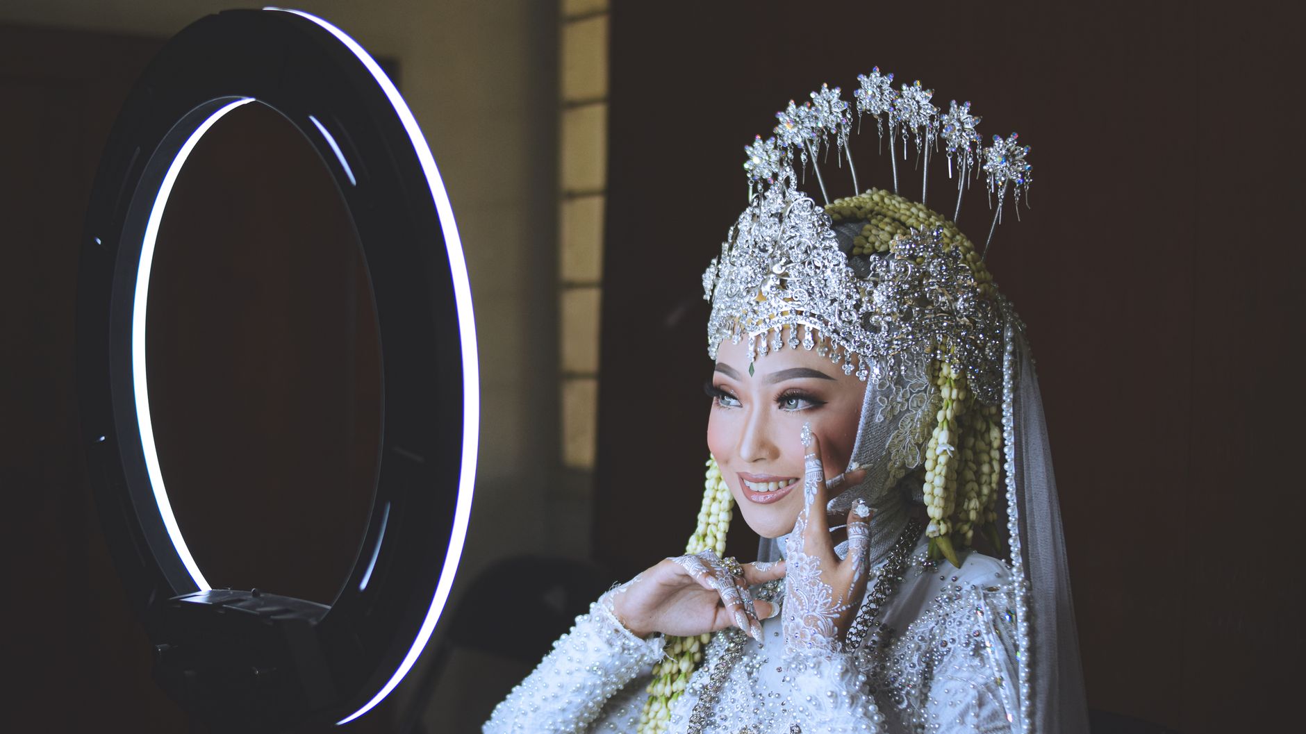 10 Tips Pilih MUA yang Tepat untuk Pernikahan Impian 10 Tips Pilih MUA yang Tepat untuk Pernikahan Impian