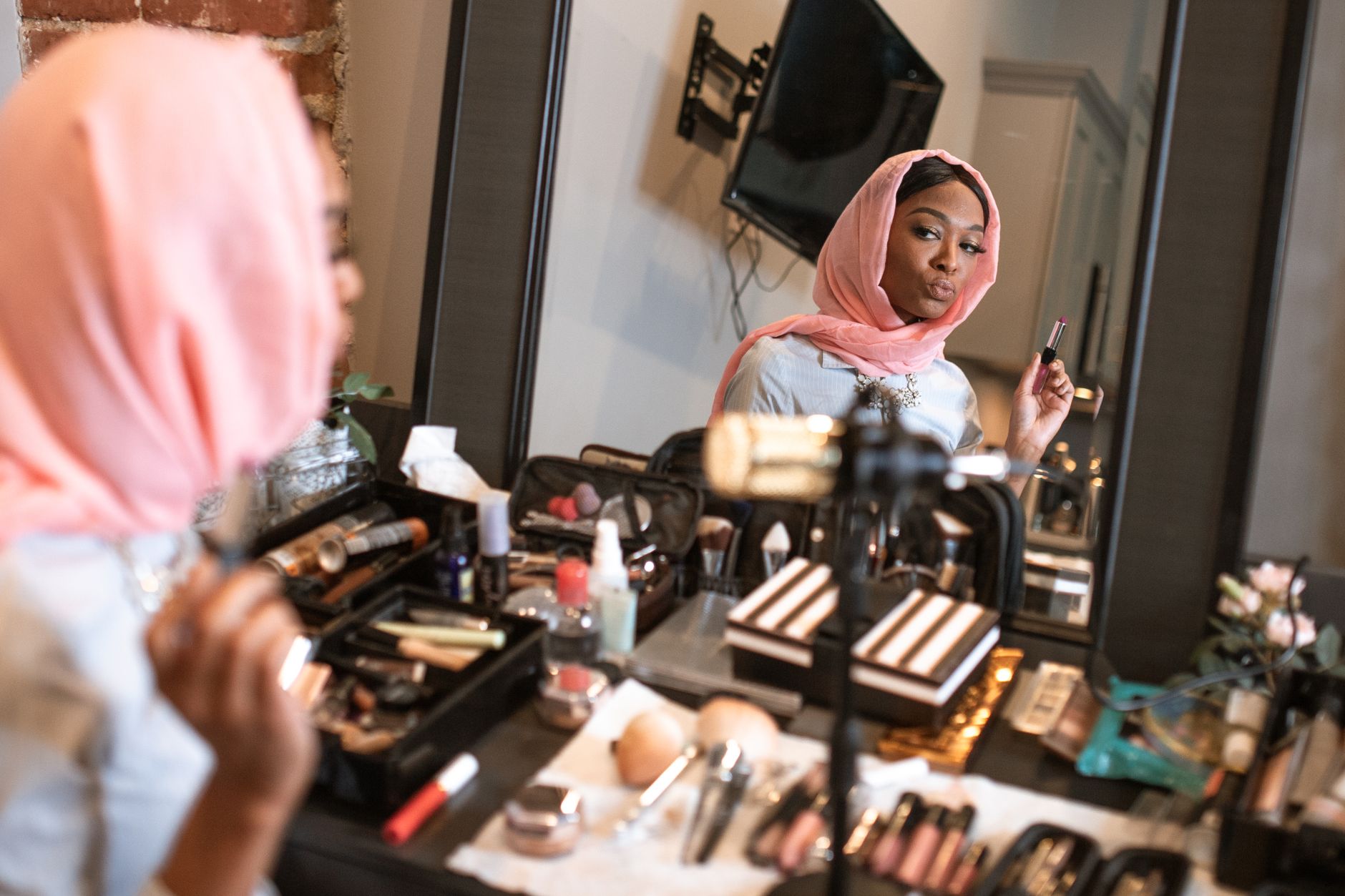 Pilih MUA Terbaik: 10 Tips dan Pertimbangan untuk Make Up Nikah yang Memukau